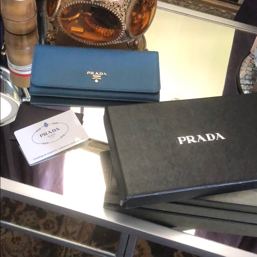 AUTHENTIC PRADA SAFFIANO WALLET